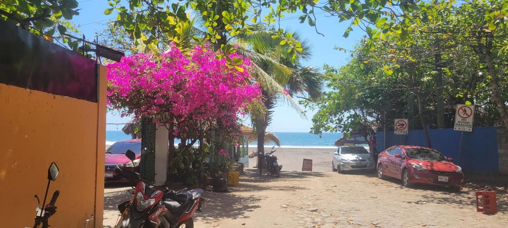 Hostal Tia Reyna El Zonte Exteriör bild